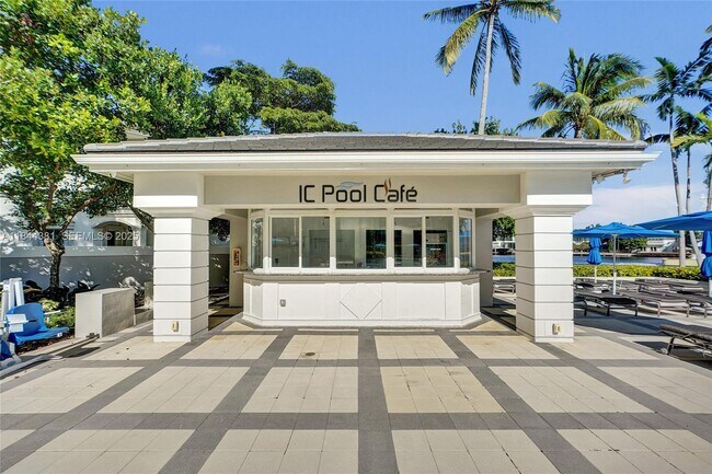 Building Photo - 21150 Point Pl