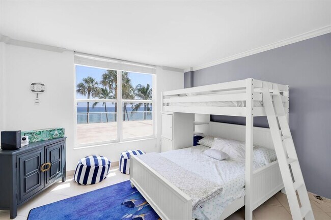 Building Photo - 1051 Hillsboro Mile