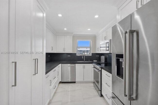 Building Photo - 5555 Collins Ave