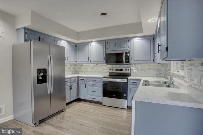 Building Photo - 2367 McCleary Dr