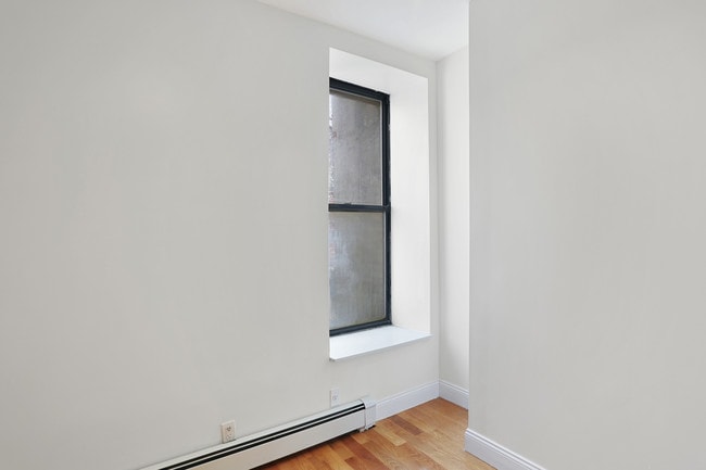 Building Photo - 125 W 106th St