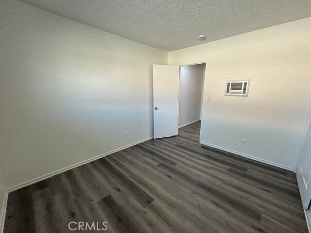 Building Photo - 685 E Vista Chino