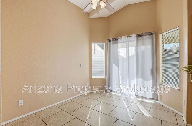 Building Photo - 919 E Monteleone St