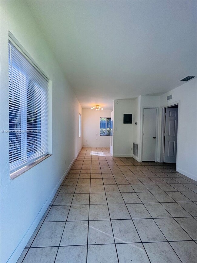 Building Photo - 1267 NE 127th St