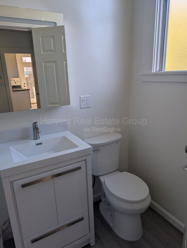 Building Photo - 1704 10th Ave