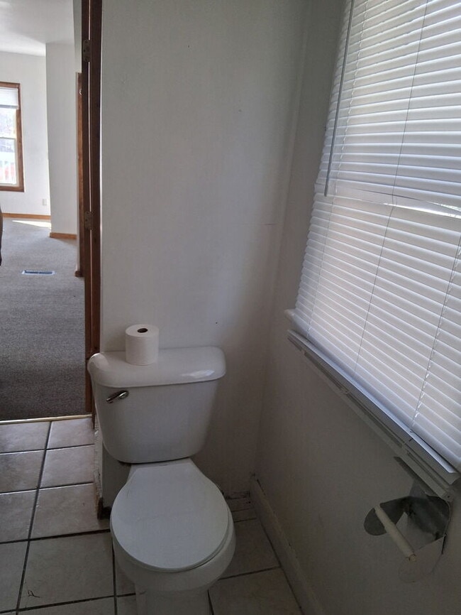 Building Photo - Charming 2-Bedroom Home in Rockford – Upda...