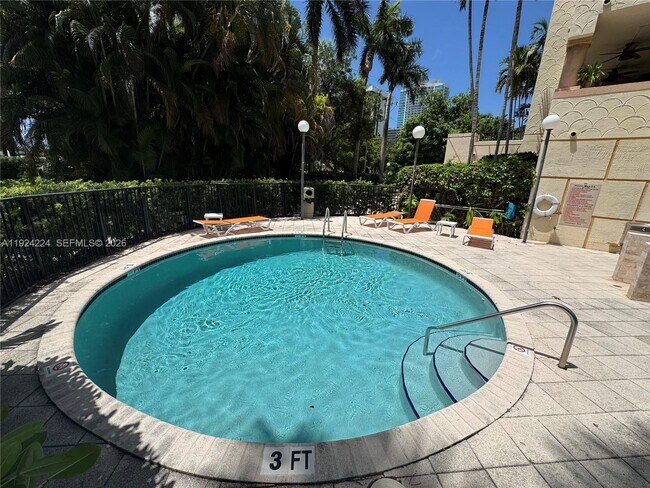 Building Photo - 1824 Brickell Ave