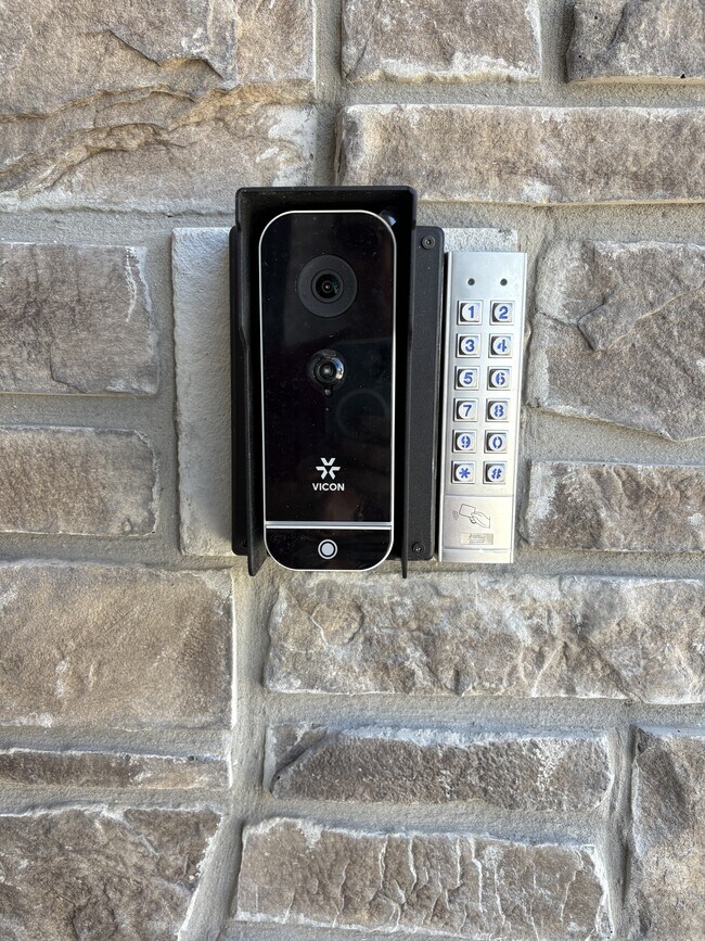 Building Photo - 420 Capstone Dr