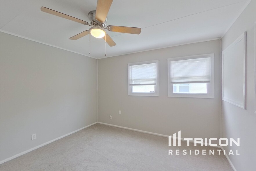Building Photo - 504 Parkway Dr