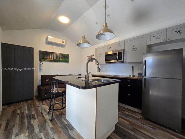 Primary Photo - 330 SW 13th St