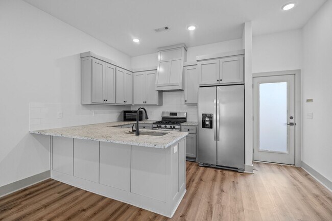 Building Photo - Duncan St Duplex