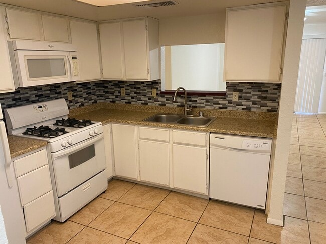 Building Photo - Henderson!!! 4 Bedrooms!! Single Story!! 2 car garage!! Big Back Yard!!! No HOA!! All Appliances!!