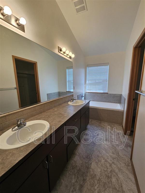 Building Photo - 1021 Malvern St