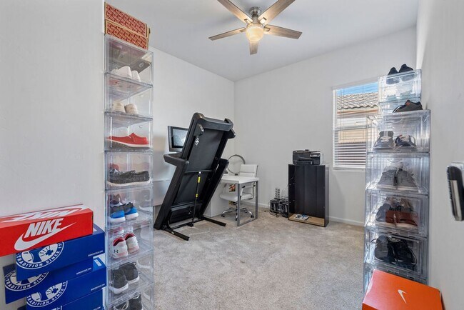 Building Photo - Newer Single Story 5 Bedroom 3 Bath Home in Vail