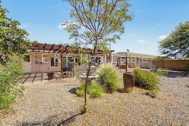 Building Photo - 9847 W Wrangler Dr