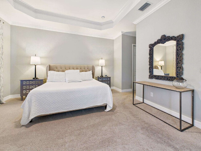 Building Photo - SEASONAL RENTAL – Available December through February at $10,000/month