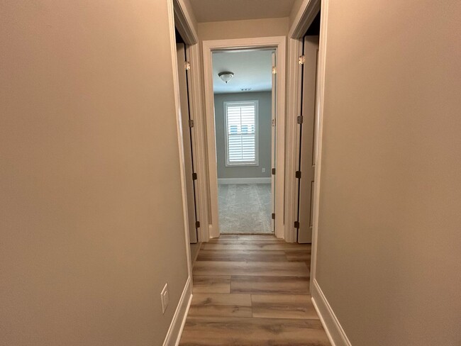 Building Photo - 411 Silverbell Ct