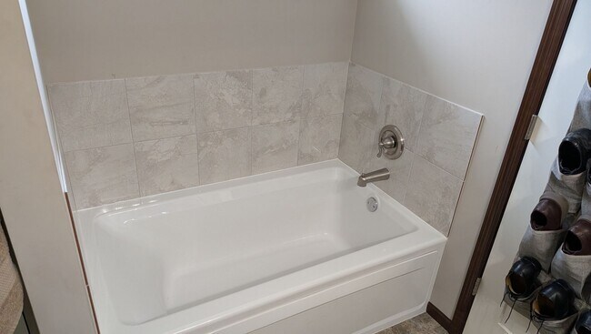 Building Photo - Amazing 5 bedroom home in Blaine!