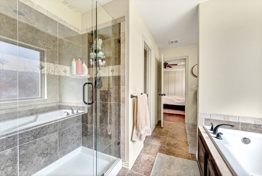 Building Photo - 3400 SW Briar Creek Ave