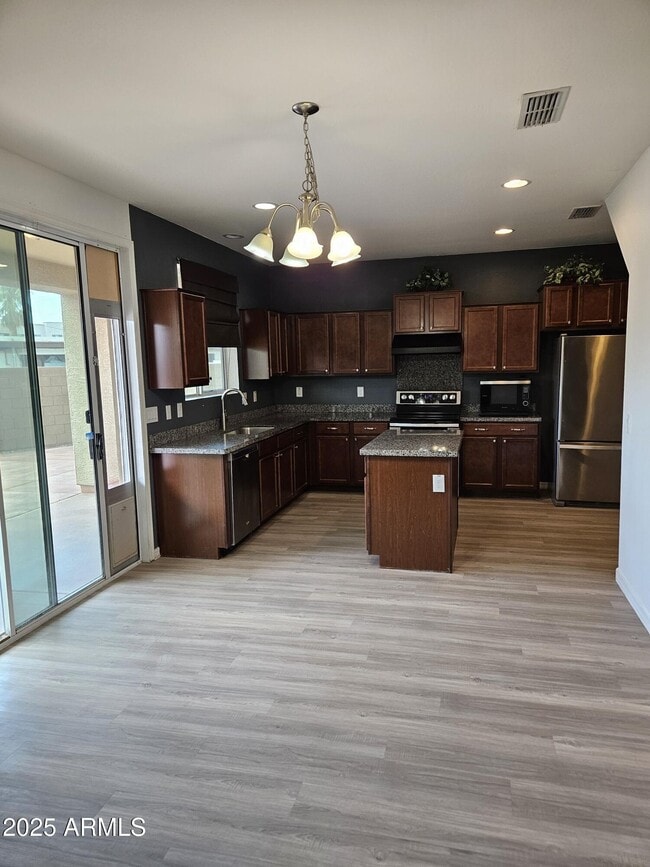 Building Photo - 3425 E Wayland Dr