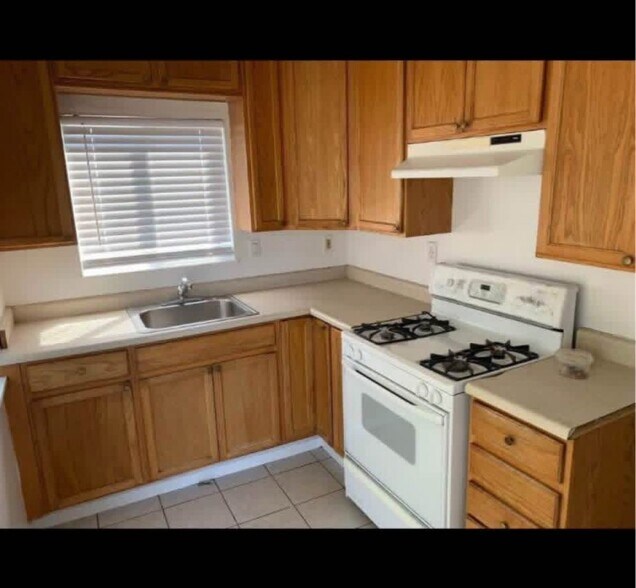 Building Photo - 16 Springs Rd