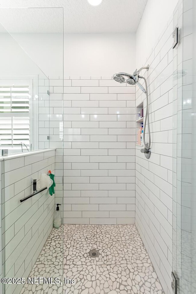 Building Photo - 3139 Ashgrove Rd