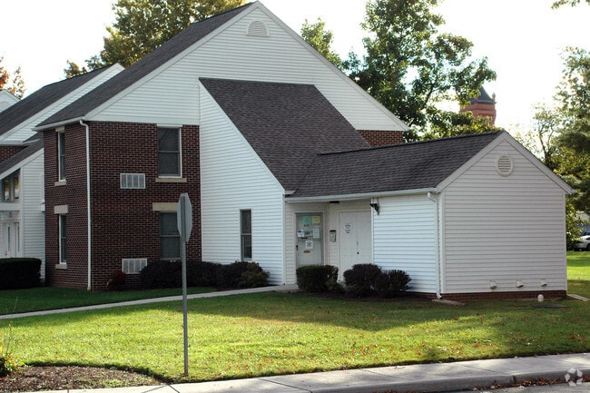 Building Photo - Oxford Manor Apartments