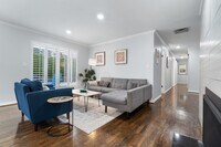 Building Photo - 14813 NE 15th Pl