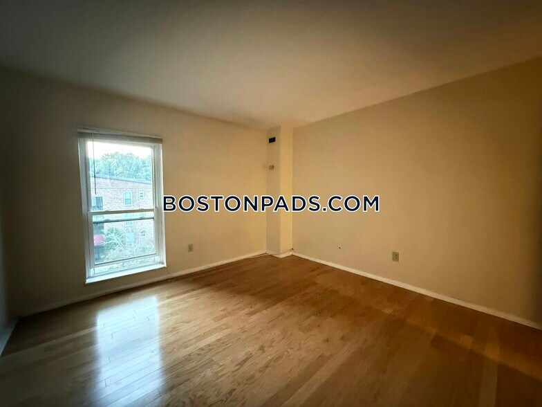 Building Photo - 50 Broadlawn Park