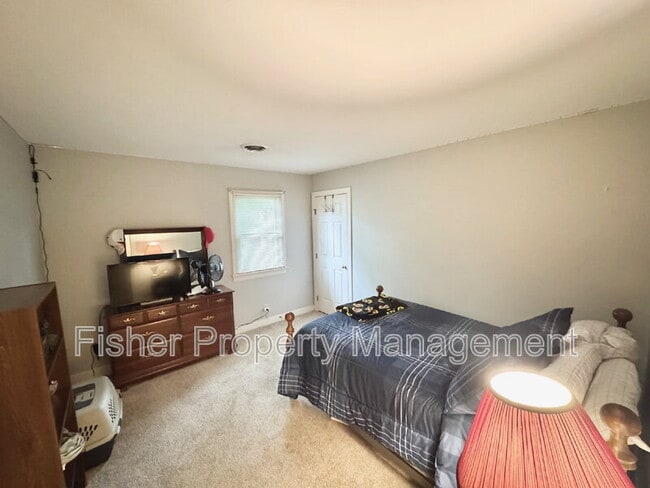 Building Photo - 342 Rossmere Dr