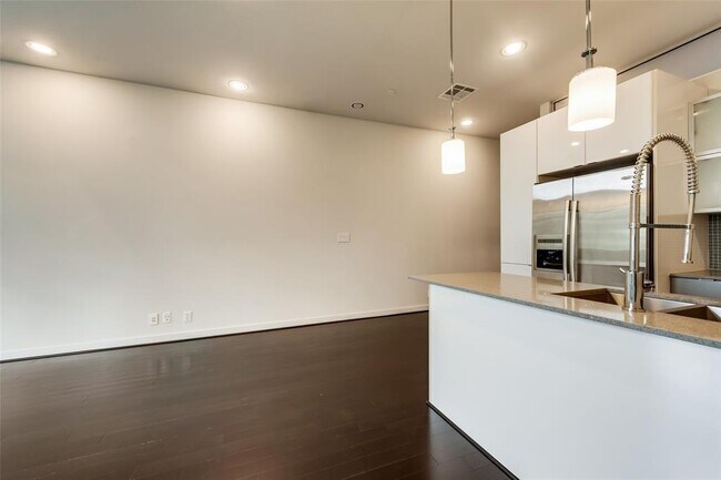 Building Photo - 207 Pierce St