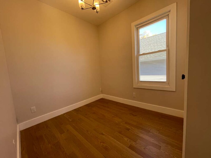 Building Photo - 413 E 9th Ave