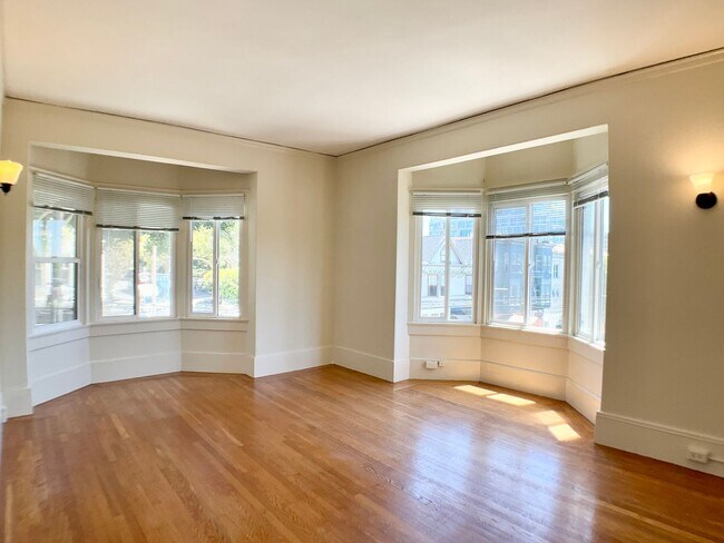 Building Photo - LARGE 3BR In Pac Heights. In-Unit Laundry!...