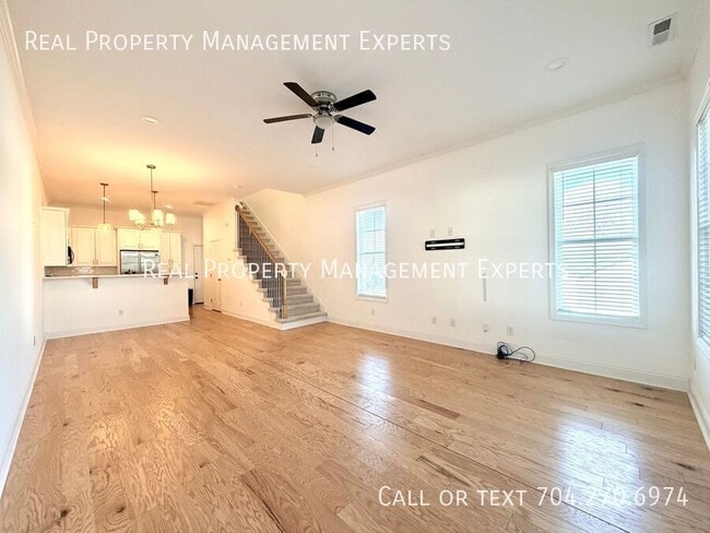 Building Photo - 269 W G St