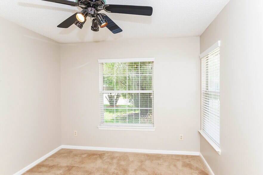 Building Photo - 3379 Deerfield Pointe Dr