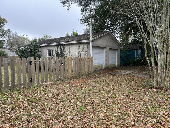 Building Photo - 1701 E Bobe St