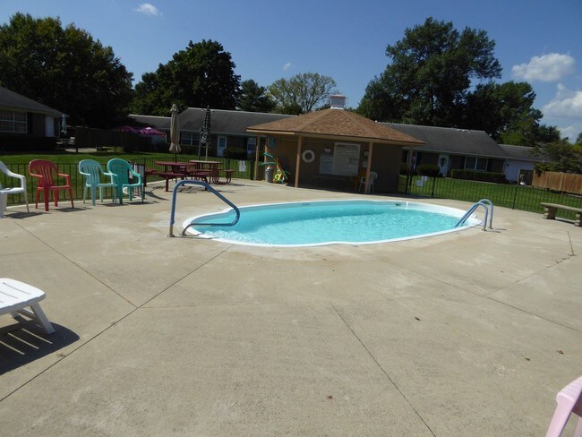 Building Photo - 3 br, 2 bath House - 13 Cresthill Dr. #30