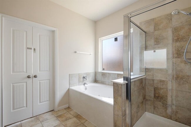 Building Photo - 24922 Clover Ranch Dr