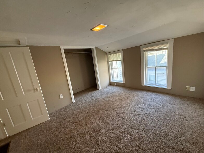 Building Photo - 125 S 7th St