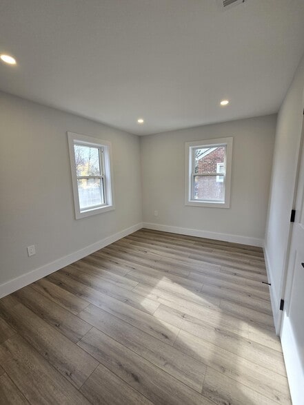 Building Photo - 613 Willow Ave