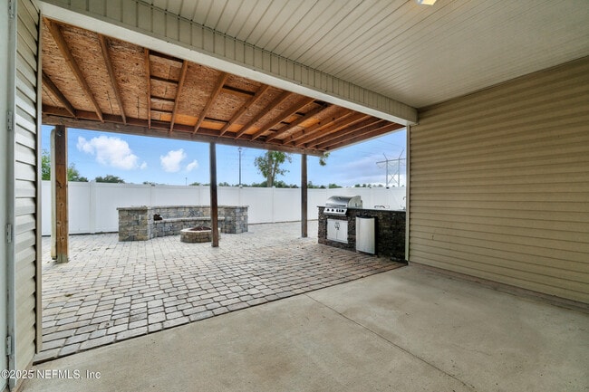 Building Photo - 1002 Wetland Ridge Cir