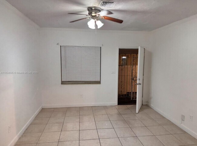 Primary Photo - 2410 NW 34th St