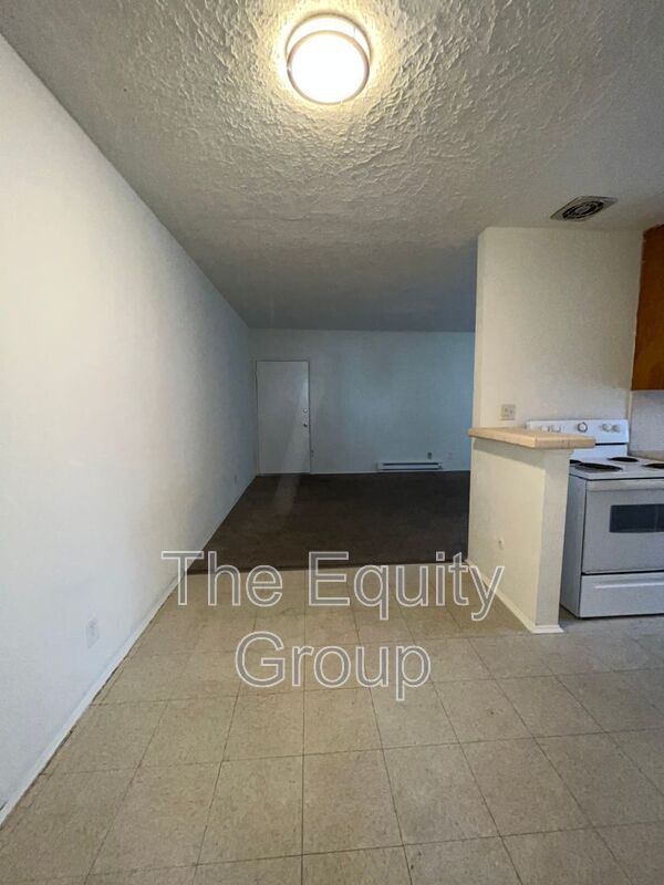 Building Photo - 570 S Richmond Ave
