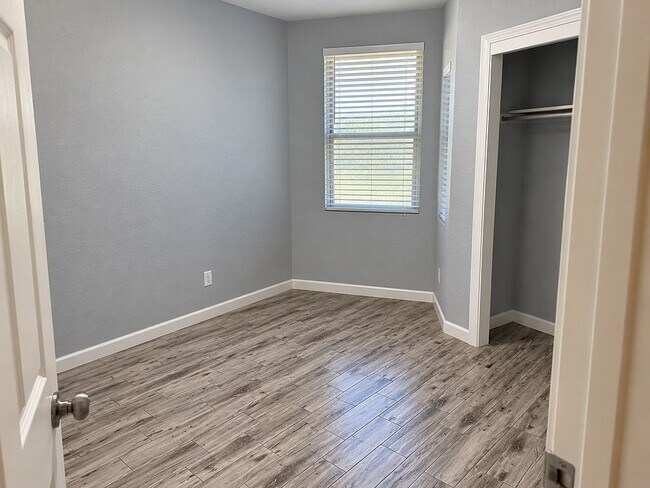 Building Photo - 6602 Escallonia Way