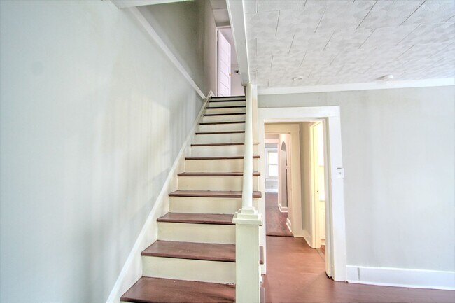 Building Photo - 1011 E Ellerbee St