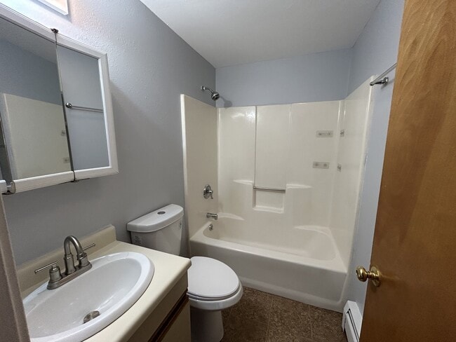 Building Photo - 37 Alice Dr