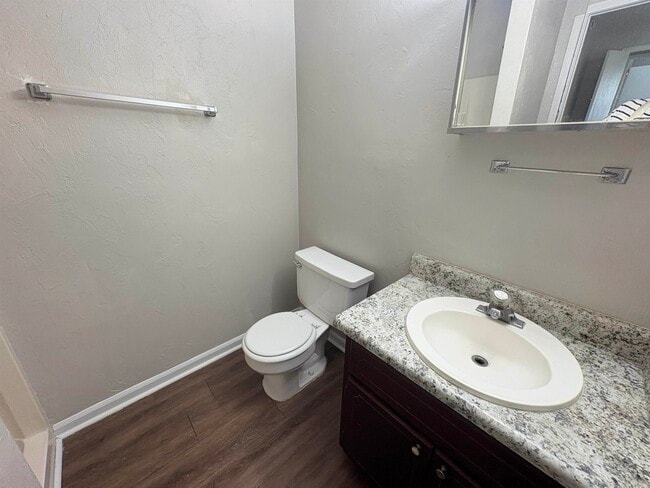 Building Photo - 1862 Sylvan Ct