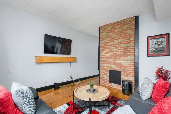 Building Photo - 1373 Indianola Ave