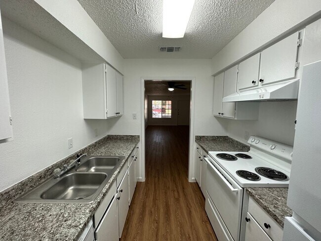 Building Photo - 629 McQueary St