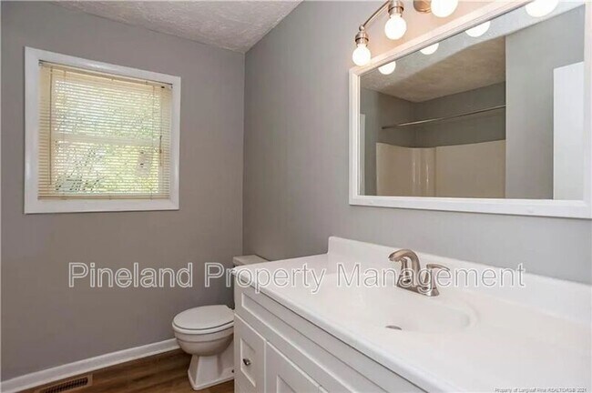 Building Photo - 2012 Lakemeadow Dr
